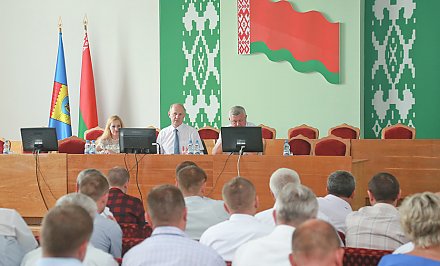 Заготовить корма в срок, нарастить выпуск молока "Экстра". Как будет развиваться животноводческая отрасль региона обсудили на семинаре в Зельве