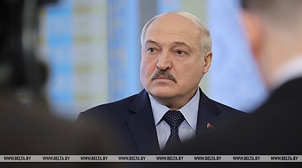 Александр Лукашенко: Беларусь смогла остановить националистический угар, а Украина покатилась по бандеровскому пути