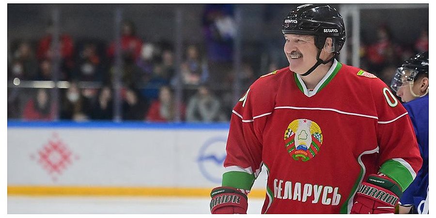 Александр Лукашенко готов сыграть в хоккей с актером Маратом Башаровым