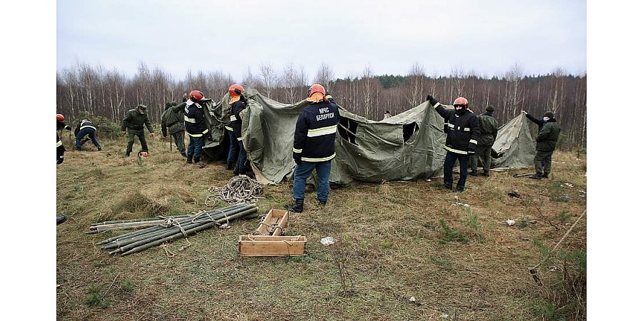 «Мы делаем все необходимое, чтобы помощь дошла до каждого беженца в лагере на белорусско-польской границе». Представители органов власти и общественных объединений продолжают помогать мигрантам