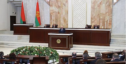 О суверенитете и давлении Запада: политологи и эксперты анализируют встречу Александра Лукашенко с парламентариями