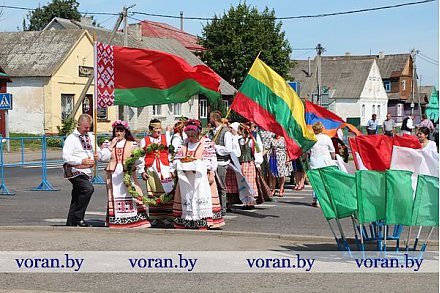 The holiday of unity of national cultures