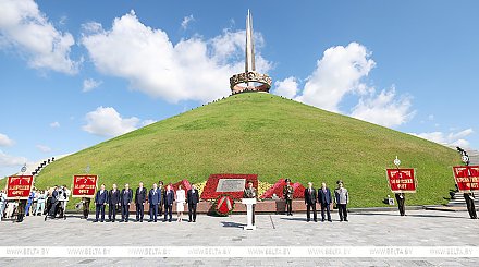 Символ мужества и гордости народа. Торжества по случаю Дня Независимости проходят на Кургане Славы