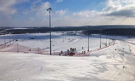 Спуститься со склона и покататься на тюбингах. Что предлагает любителям активного зимнего отдыха «Коробчицкий Олимп»?