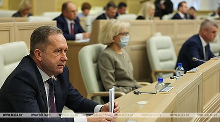 Сенаторы одобрили поправки в законы по вопросам рекламы