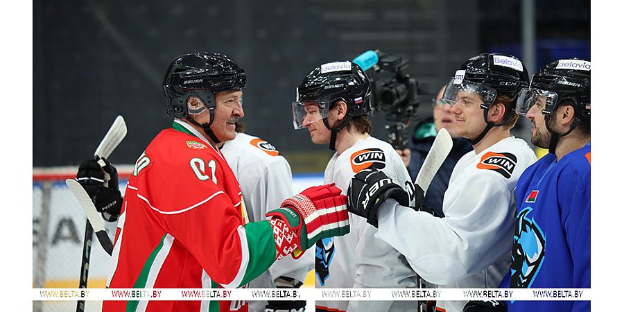 Народная команда, лучший "наркотик" и советы по игре. Александр Лукашенко побывал на тренировке у "Динамо-Минск"