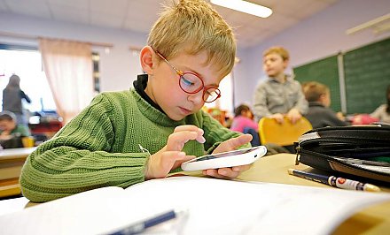 Ребенок и «сотовый»: не более 15 минут. Советы специалистов, как сделать «мобильную» современность безопасной для детей