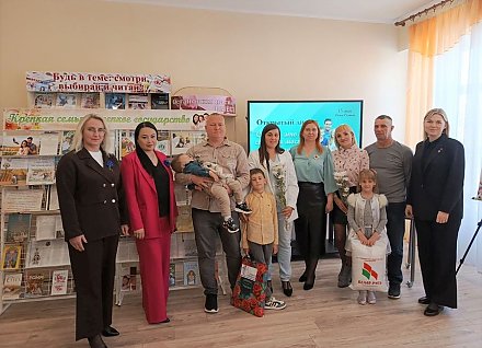 В Вороновской районной библиотеке состоялся открытый диалог «Семья – это мы: строим мосты понимания»