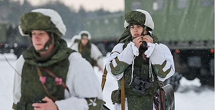 "Снег, гололед, мороз". Александр Вольфович рассказал, как белорусские военные справились с внезапной проверкой боеготовности