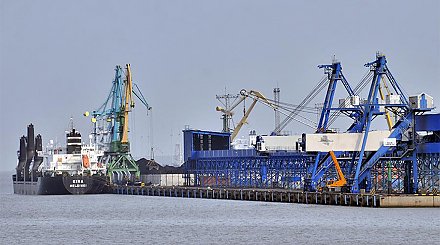 Первая партия бензина из Беларуси поступила в порт Усть-Луга в Ленинградской области