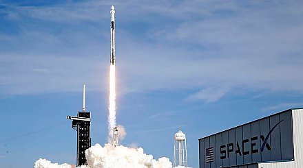 SpaceX планирует запустить в 2021 году ракету с гражданским экипажем