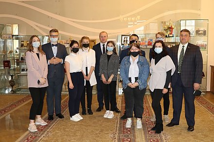 Вороновские школьники с экскурсией посетили законодательный орган страны