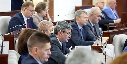 Какие ограничения на выплату пенсии за выслугу лет отменят для работающих госслужащих