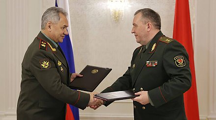 Виктор Хренин и Сергей Шойгу подписали документы о порядке хранения нестратегического ядерного оружия в Беларуси