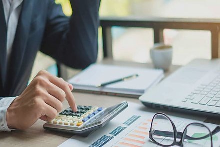 У адвокатов, нотариусов и ИП осталось мало времени для уплаты взносов в ФСЗН за 2023 г.