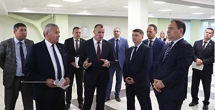 Реализация инвестпроектов, импортозамещение, строительство МТК. Роман Головченко посещает Могилевскую область