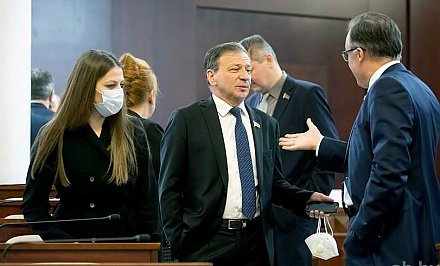 Депутаты приняли во втором чтении поправки в закон о госрегулировании торговли и общественного питания