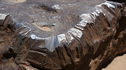 В упавшем два года назад в Сомали метеорите нашли два внеземных минерала
