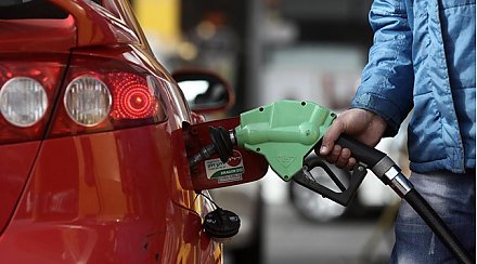 Дизельное топливо в Беларуси с 14 апреля подешевеет на 1 копейку, бензин подорожает на 1 копейку
