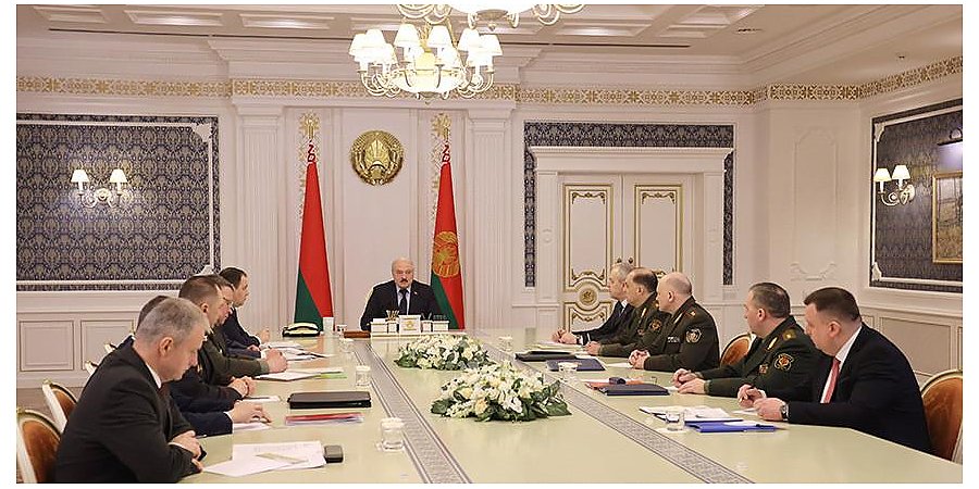 Военпром, жесточайшая дисциплина, новая эпоха отношений с КНР и "взорванный" самолет. Все акценты китайской недели Президента