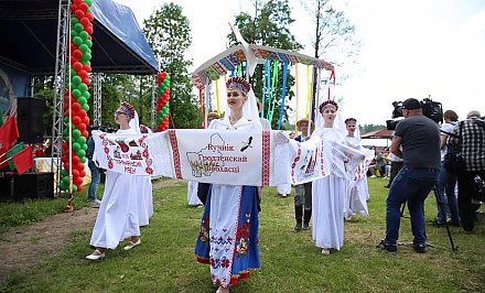 ФОТОФАКТ: Третий день Фестиваля национальных культур проходит сегодня на Августовском канале