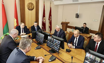 Владимир Караник представил нового первого заместителя председателя облисполкома и управляющего делами облисполкома
