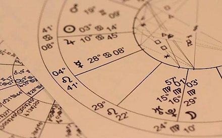 Гороскоп на 1 октября: Львам — важная роль и признание, Водолеям — творческие озарения и приятные сюрпризы