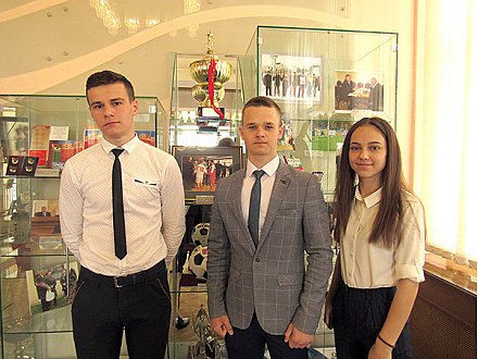 Депутаты молодежного парламента Вороновщины побывали в Доме правительства Республики Беларусь
