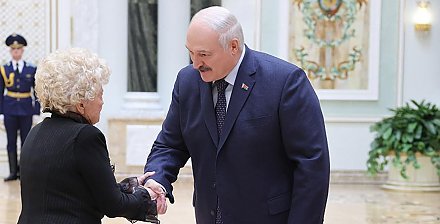 "Такие люди сейчас на вес золота". Александр Лукашенко дал боевое задание известной белорусской фронтовичке и всем ветеранам