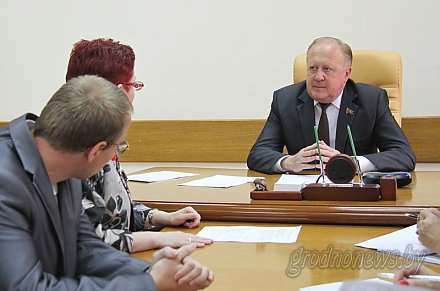 Прием граждан провел заместитель председателя облисполкома Виктор Лискович
