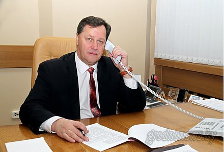Прямую телефонную линию с жителями Гродненщины провел управляющий делами облисполкома Игорь Попов