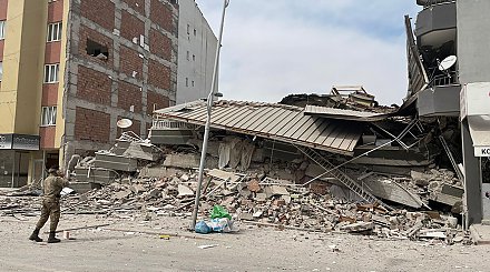 В результате землетрясений в Турции погибли около 49,6 тыс. человек
