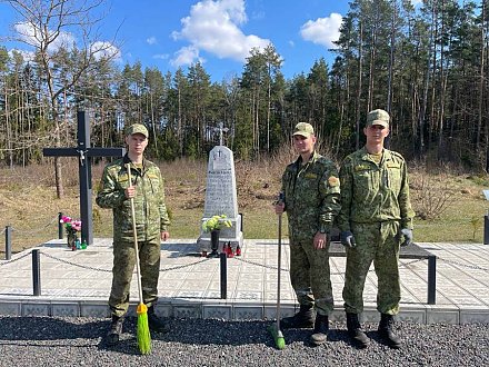 С благодарностью от потомков. Военнослужащие Лидского пограничного отряда присоединились к республиканскому субботнику