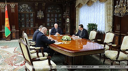 Александр Лукашенко пригласил на доклад Пиневича, Шведа и Тертеля. Главный вопрос - коррупция в медицине