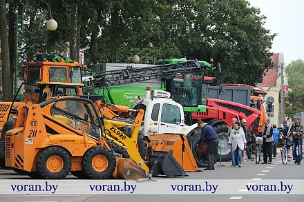 Высокопроизводительная сельскохозяйственная техника представлена на празднике города и районных «Дажынках-2021» в г.п. Вороново