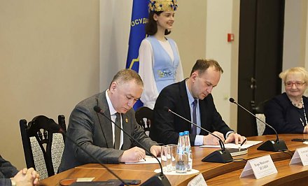 ГрГУ имени Янки Купалы подписал договор о сотрудничестве с главным управлением идеологической работы и по делам молодежи облисполкома