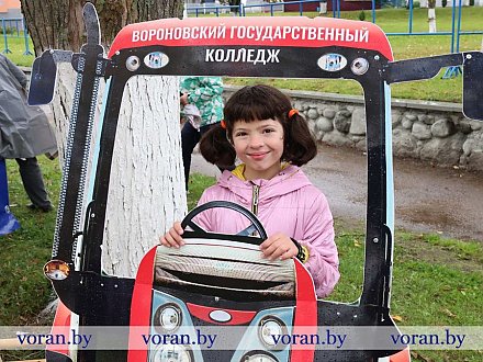 Сельскагаспадарчая — значыць, лепшая. Воранаўскі дзяржаўны каледж прадставіў парад прафесій на “Дажынках” 
