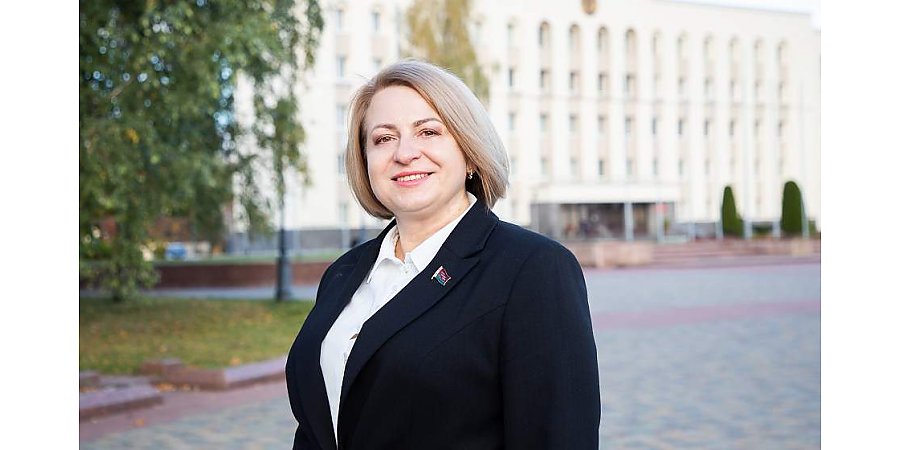 Любит рок-музыку, дружит с молодежью и посвящает жизнь Родине. Председатель областного Совета депутатов Елена Пасюта в эксклюзивном интервью без галстуков