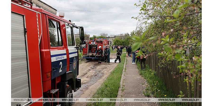 Александр Лукашенко выразил глубокие соболезнования семьям летчиков и держит на контроле расследование крушения самолета в Барановичах