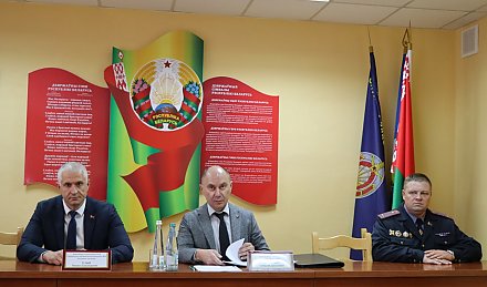 Заместитель министра внутренних дел Геннадий Казакевич провел встречу с сотрудниками криминального блока Вороновского и Слонимского РОВД 