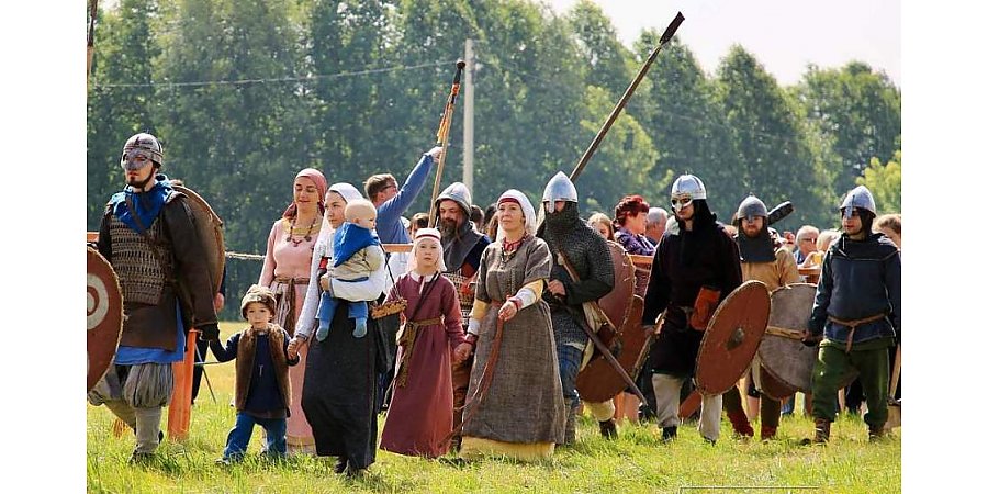 Сражения Великой Отечественной войны и средневековое рыцарство. Фестиваль исторической реконструкции «Легендарные эпохи» приглашает гостей в Зельву 15 июля (+видео)