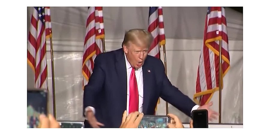 20 ящиков компромата: Трамп утверждает, что ФБР изъяло рассекреченные документы