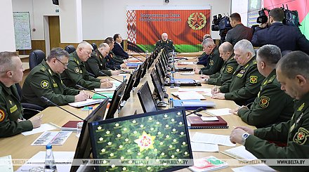 Александр Лукашенко сегодня в Минобороны проводит совещание по вопросам военной безопасности