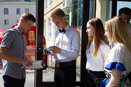 На ЦТ по белорусскому языку в Гродненской области зарегистрировались 1893 человека. Фоторепортаж с первого дня тестирования