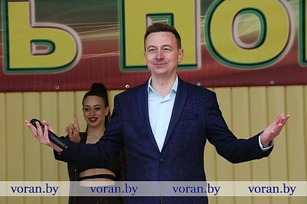 С Днем Победы жителей Вороновщины поздравил певец Сергей Славянский
