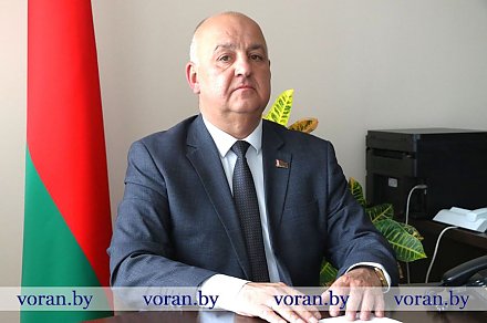 В Вороновском райисполкоме прямую линию и прием граждан провел начальник главного контрольно-аналитического управления Гродненского облисполкома Дмитрий Павловский