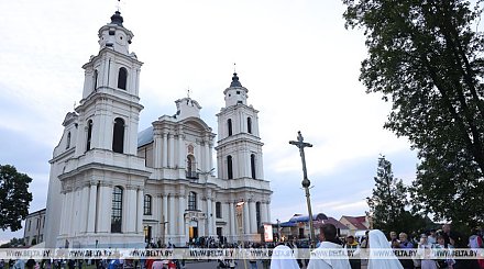 Поражает своей энергетикой. Как Будславский костел стал местом силы для тысяч паломников 