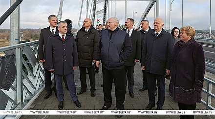 Александр Лукашенко в Мозыре открыл обновленный мост через Припять