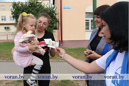 Вороновская районная организация Белорусского союза женщин проводит акцию “Всей семьей на выборы!”
