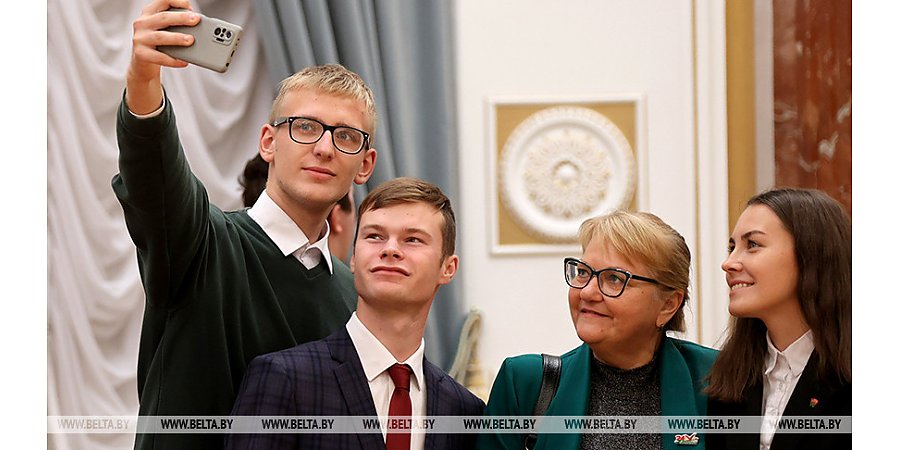 "Здесь все живое, все настоящее!" Как во Дворце Независимости прошел неформальный республиканский педсовет
